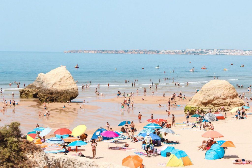 Praia dos três irmãos em Portimão