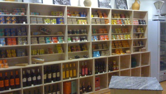 Prateleiras no Maria do Mar em Portimão