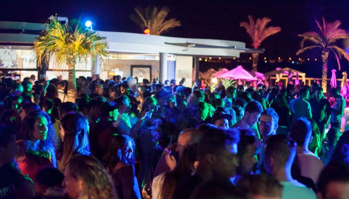 pessoas em festa no Nosolo Água em Portimão