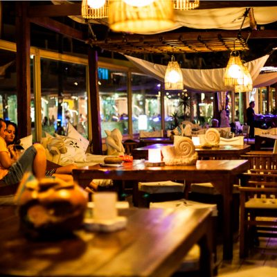 Casal no Nosolo água à noite