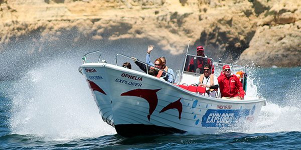 Passeio de grupo em barco