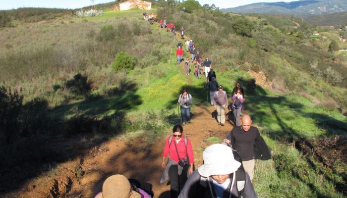 Caminhantes na Via Algarviana