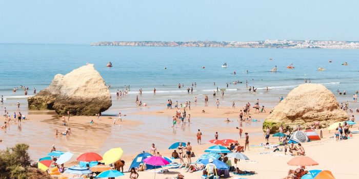 Praia dos três irmãos em Portimão