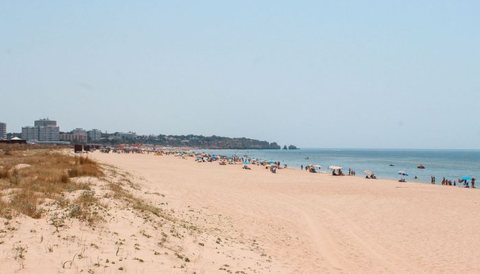 areal na Praia da Torralta em Portimão