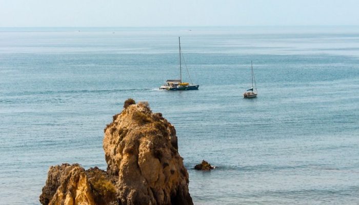 Rochas na Praia do Alemão em Portimão