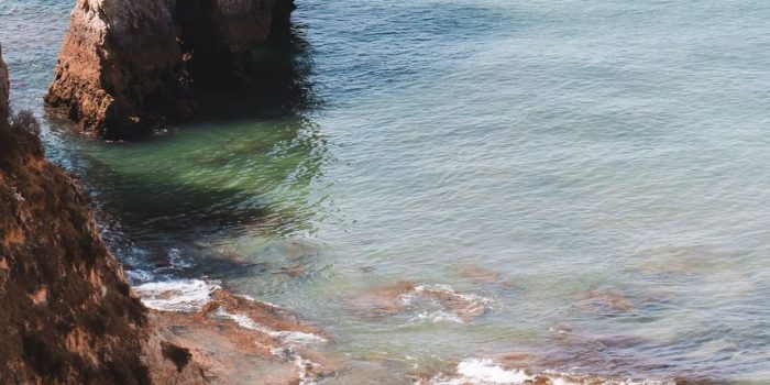 Rochedos nos Mar na Prainha de Portimão
