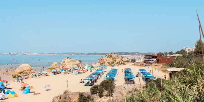 Areal da Praia dos três irmãos em Portimão