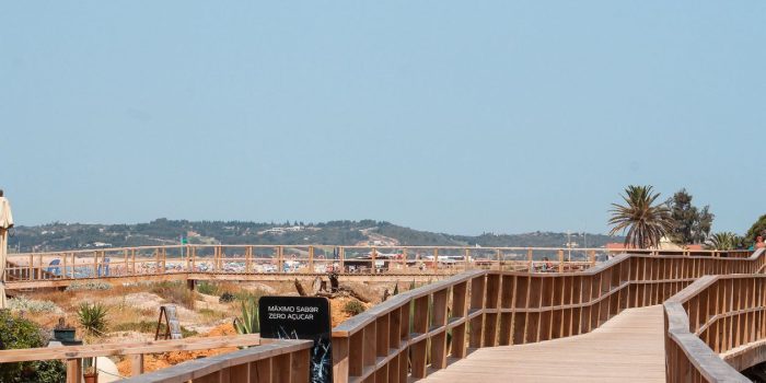 Passadiço na Praia da Torralta em Portimão