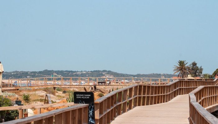 Passadiço na Praia da Torralta em Portimão