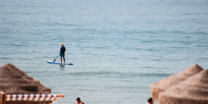 banhistas da Praia da Torralta em Portimão